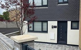 Uber Stylish 3 Bedroom Home Off Road Parking Near Town Centre And Bike Park Wales