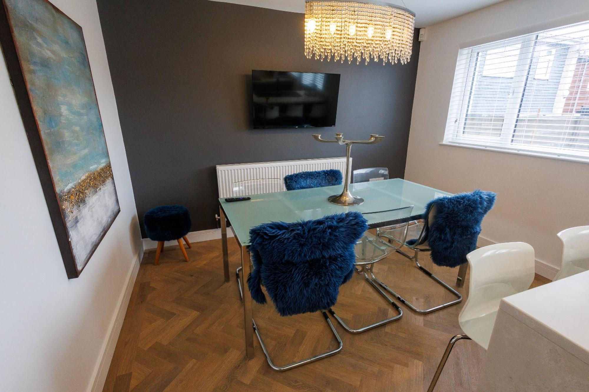 Uber Stylish 3 Bedroom Home Off Road Parking Near Town Centre And Bike Park Wales Merthyr Tydfil Exterior photo