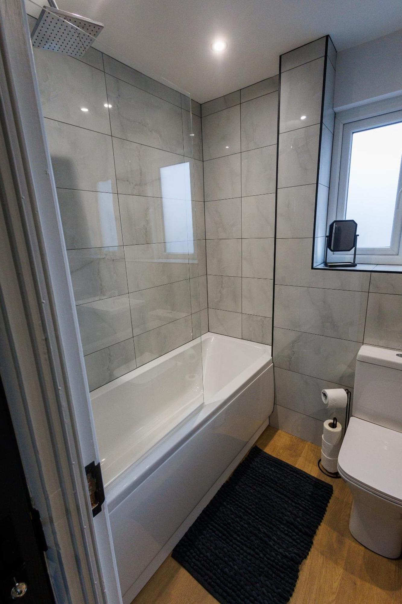 Uber Stylish 3 Bedroom Home Off Road Parking Near Town Centre And Bike Park Wales Merthyr Tydfil Exterior photo