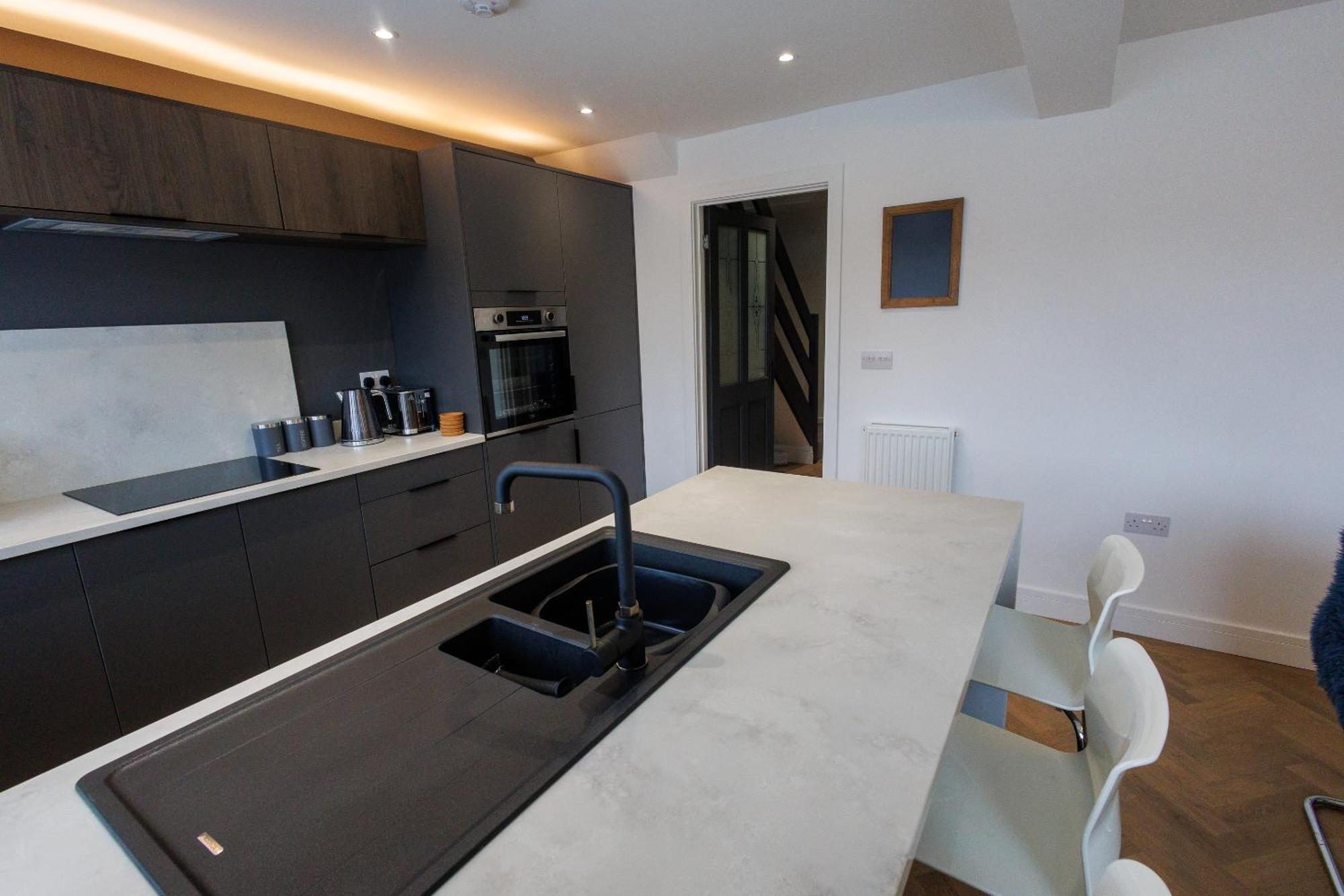 Uber Stylish 3 Bedroom Home Off Road Parking Near Town Centre And Bike Park Wales Merthyr Tydfil Exterior photo